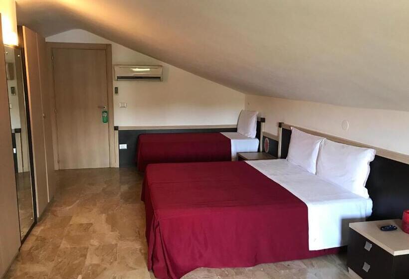 家庭间, Rosso Di Sera