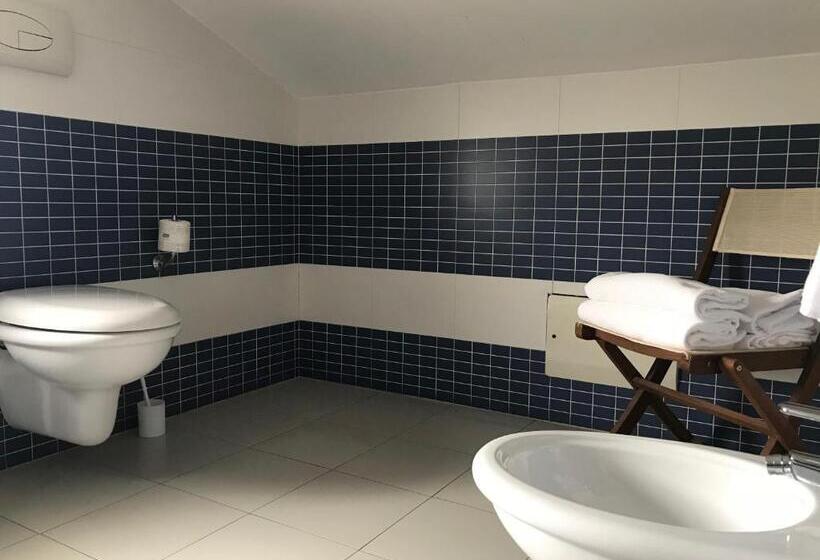 家庭间, Rosso Di Sera