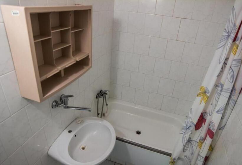 Quarto Estandar Banheiro Compartilhado, Hostel Blanice