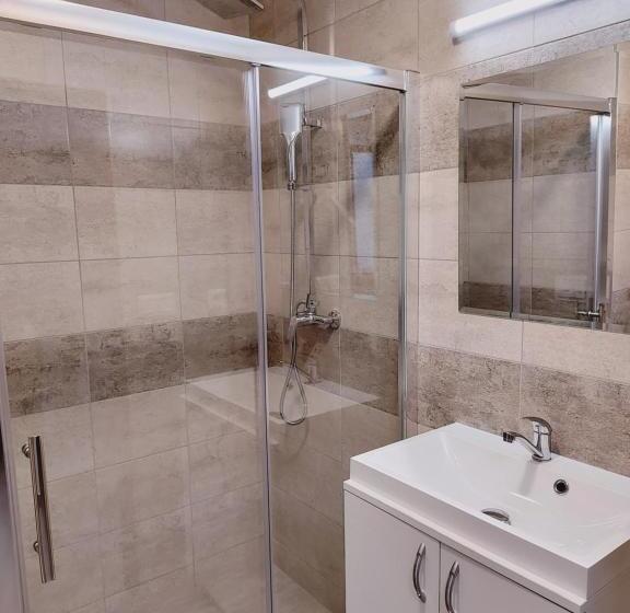 Quarto Estandar com Sacada, Hostel Blanice