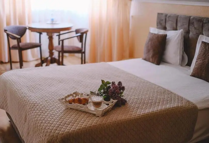 اتاق خانوادگی, & Spa Deninna
