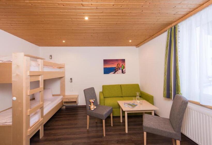 חדר משפחתי, Eggerhof