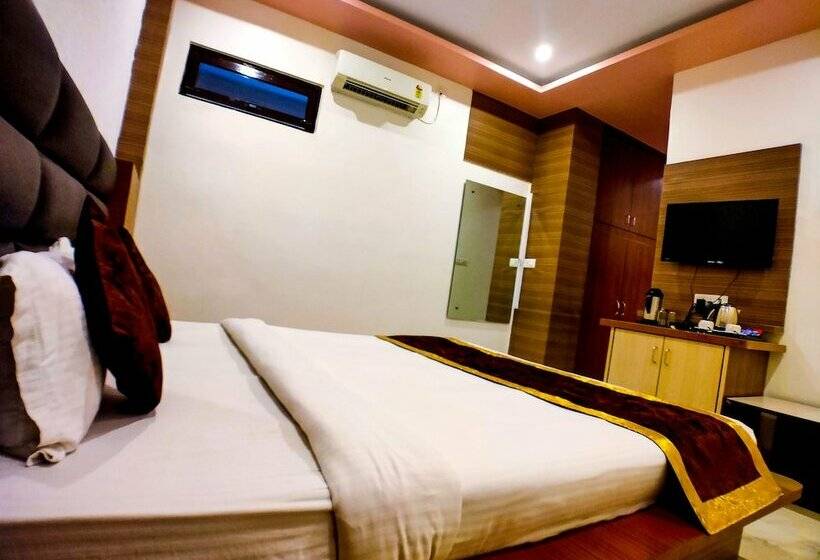 豪华工作室, Grand Tapovan