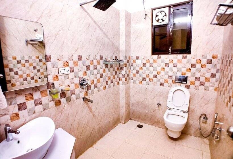 豪华工作室, Grand Tapovan