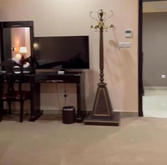 سوییت اجرایی, Levant