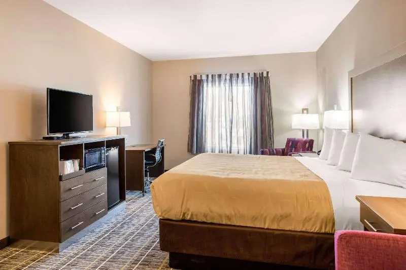 キングサイズベッドのスイートルーム, Quality Inn & Suites Carlsbad Caverns Area