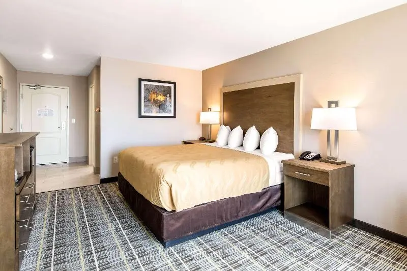 キングサイズベッドのスタンダードルーム, Quality Inn & Suites Carlsbad Caverns Area