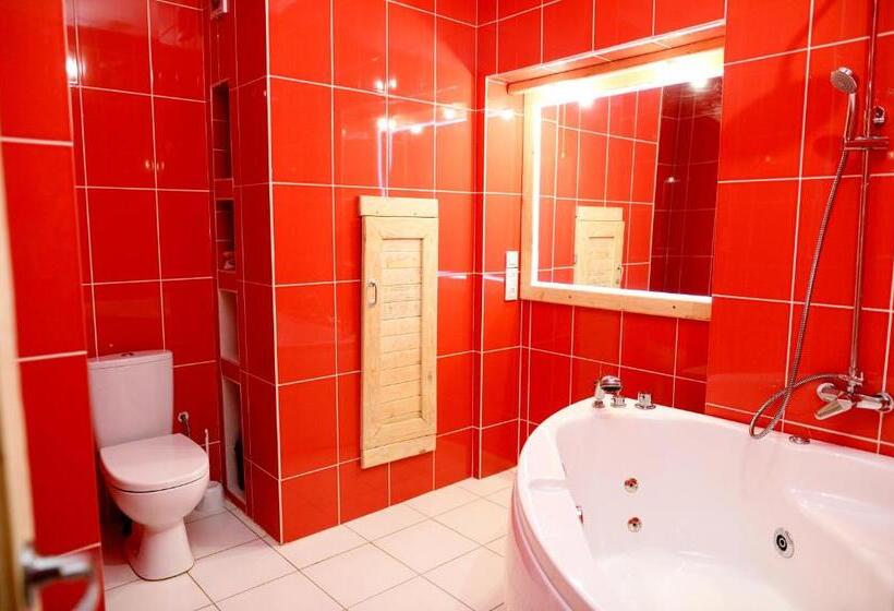 سوییت خانوادگی, Baron Munchausen Guest House