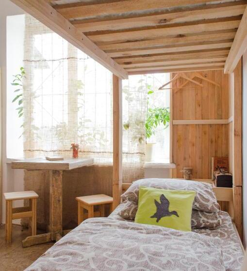 تختخواب در اتاق مشترک, Baron Munchausen Guest House