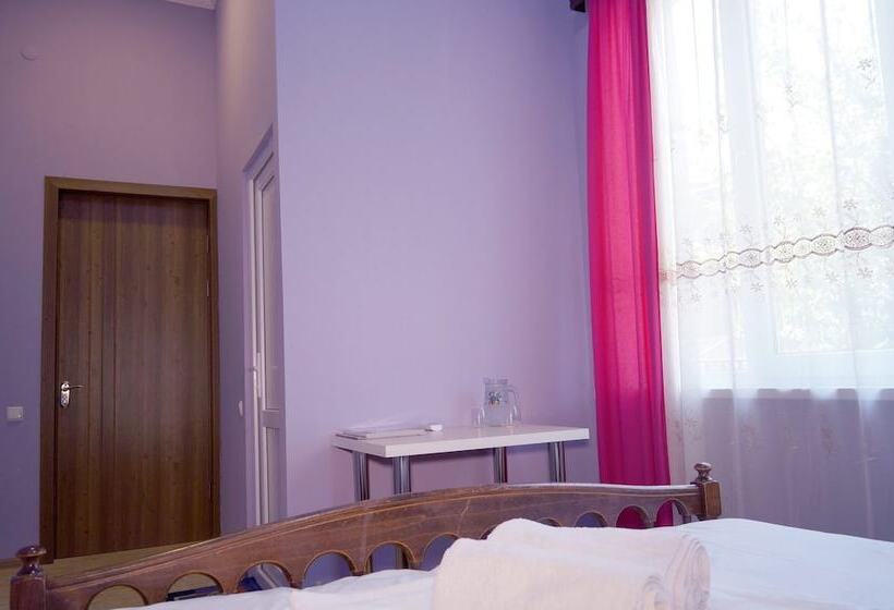 اتاق لوکس, Mimino Guest House