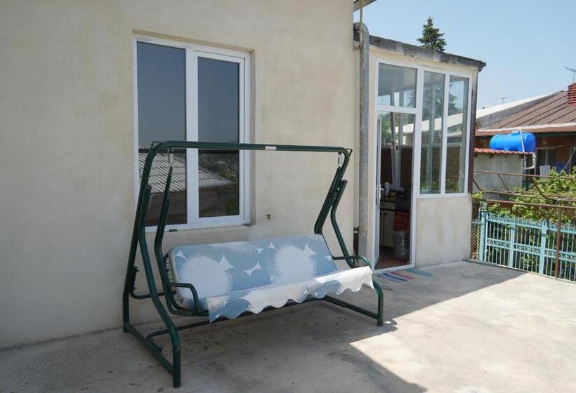 اتاق اکونومی, Mimino Guest House