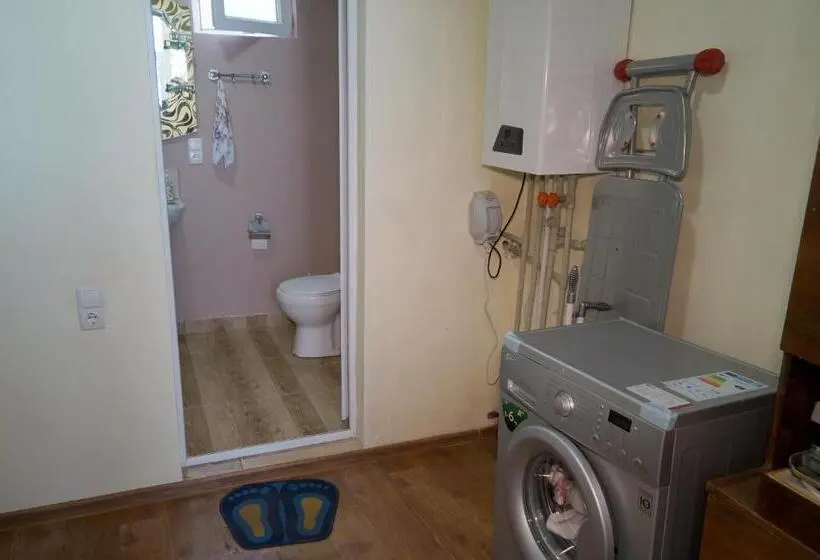 اتاق اکونومی, Mimino Guest House
