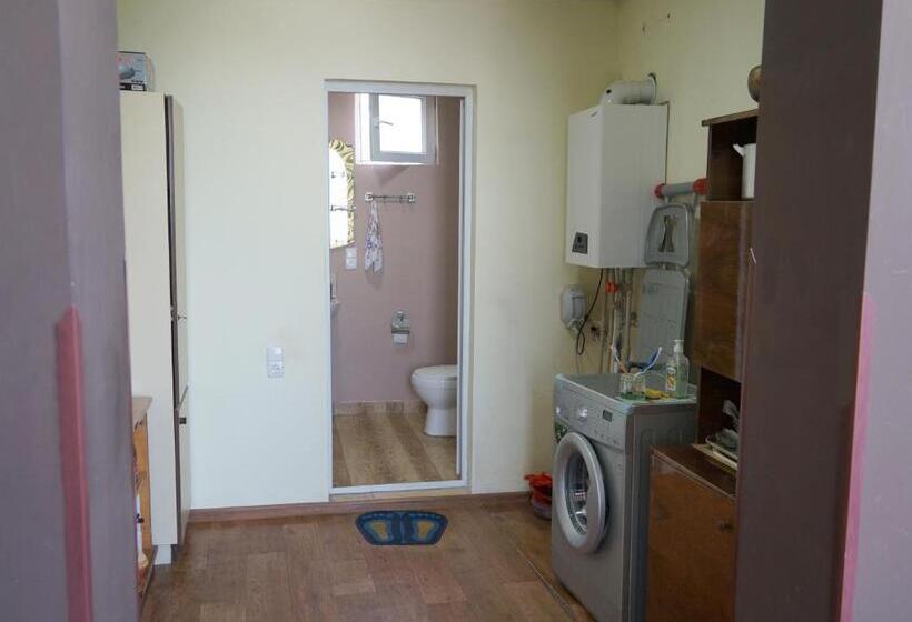 اتاق اکونومی, Mimino Guest House