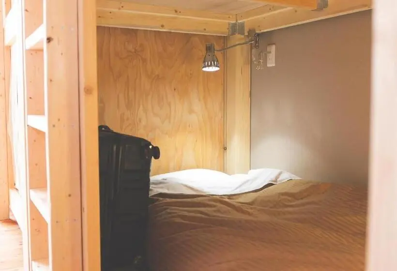 バスルーム共同エコノミー4人部屋, Noboribetsu Guest House Aka & Ao
