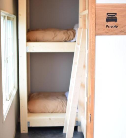 הכלכלה חדר לארבעה עם מקלחת משותפת, Noboribetsu Guest House Aka & Ao