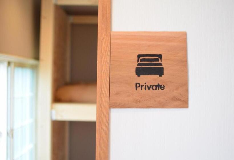 הכלכלה חדר לארבעה עם מקלחת משותפת, Noboribetsu Guest House Aka & Ao