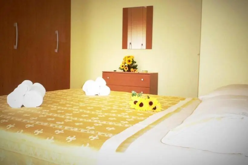 اتاق استاندارد با سرویس بهداشتی مشترک, Il Girasole