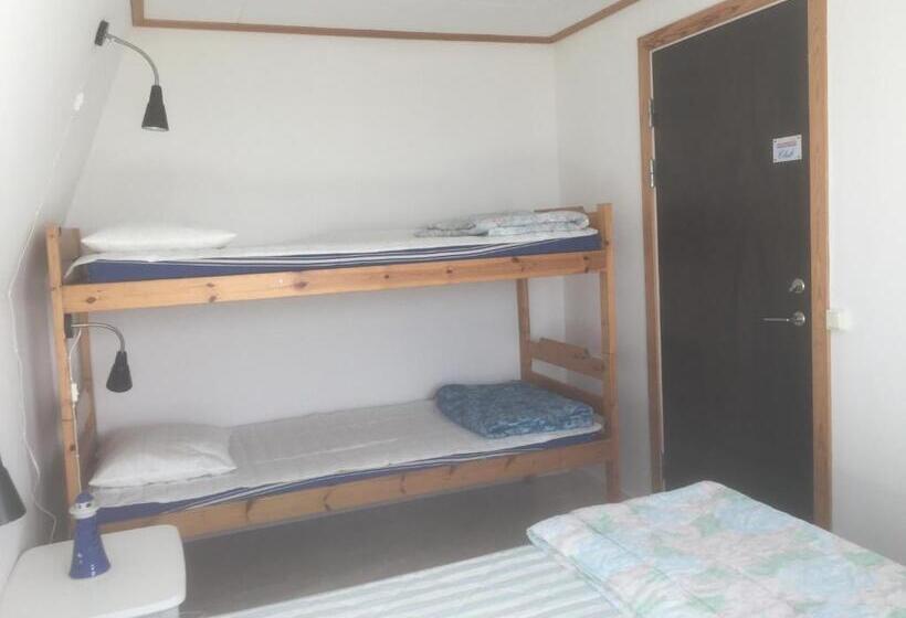 غرفة قياسية ثلاثية, Kungshamns Vandrarhem