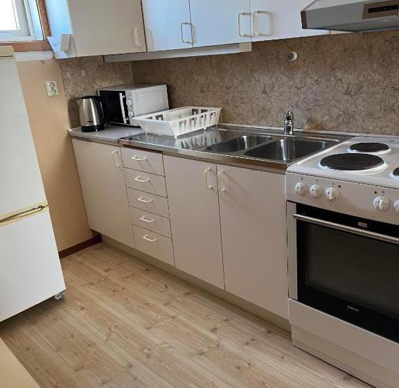 شقة غرفة نوم واحدة مزودة بشُرفة, Kungshamns Vandrarhem