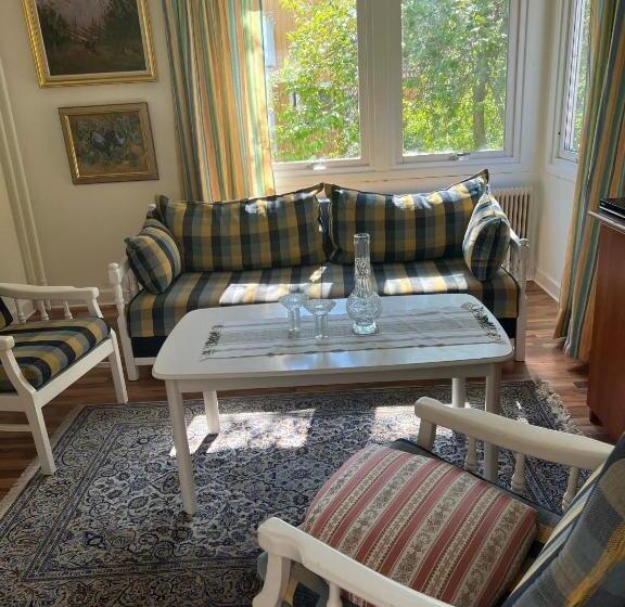 فيلا غرفتين نوم, Kungshamns Vandrarhem