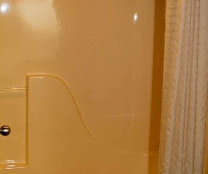 جناح إدارى, Cottonwood Inn & Suites