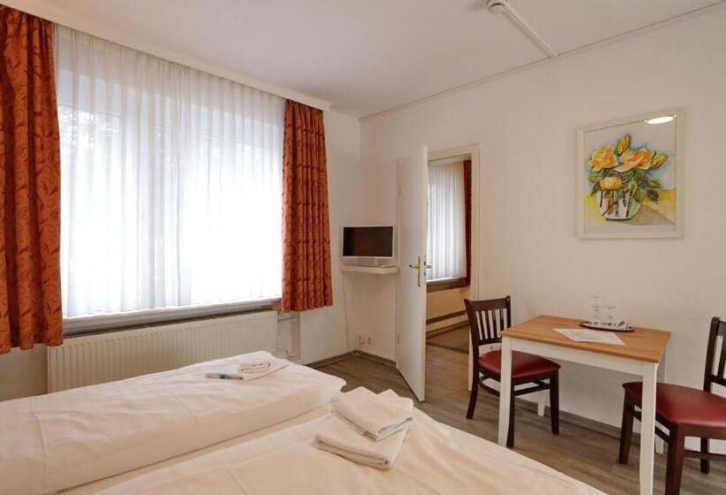 اتاق استاندارد سه نفره, Am Park