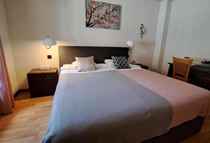 Номер Стандарт, Hôtel La Fontaine