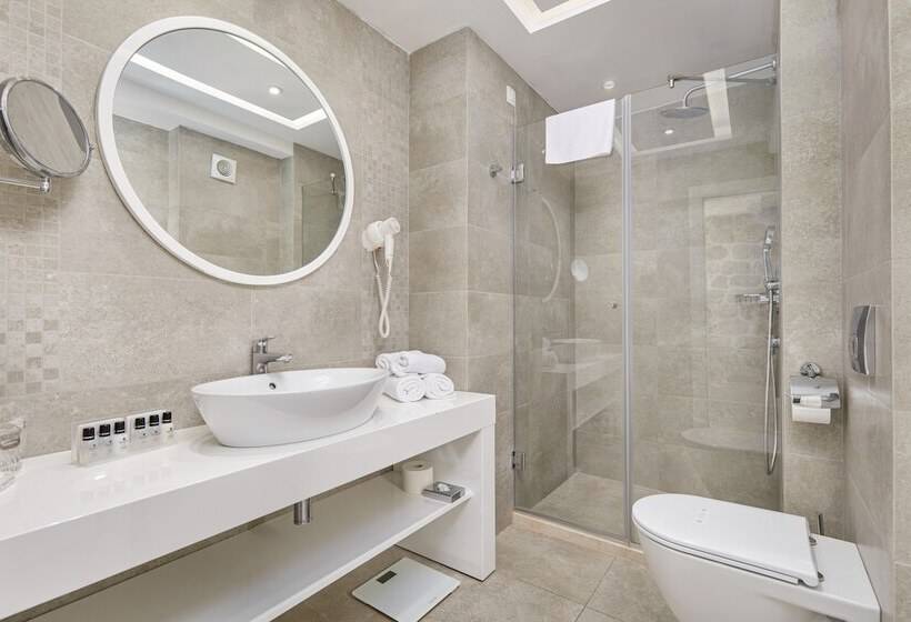 اتاق استاندارد در طبقه همکف, Libertas