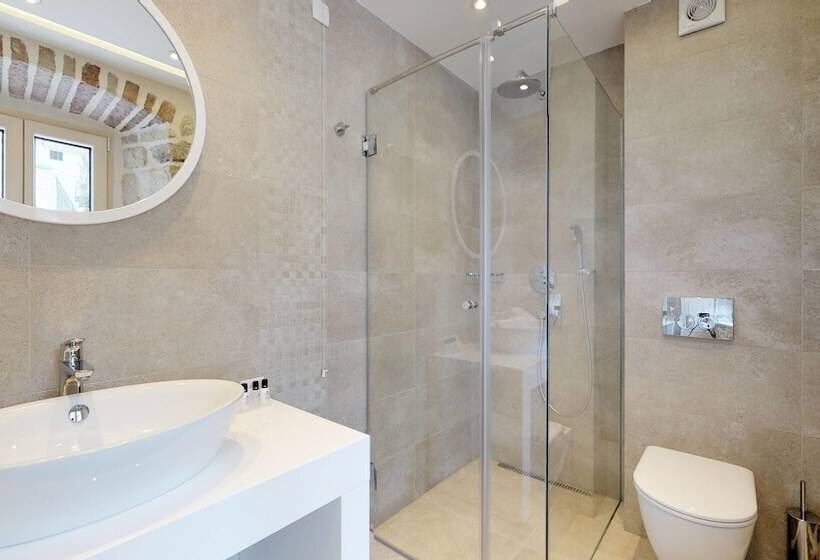 اتاق استاندارد در طبقه همکف, Libertas