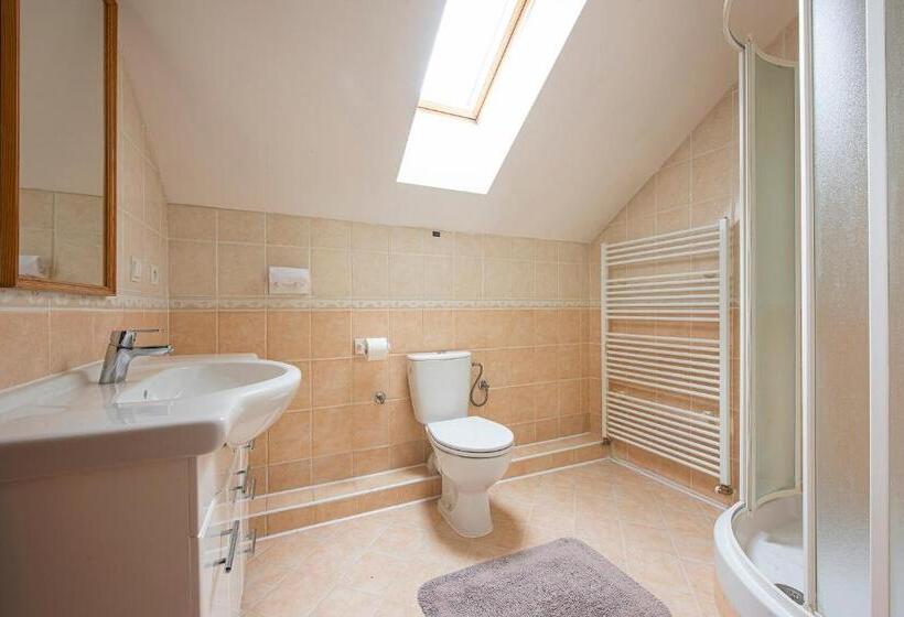 四人标准间, Penzión A Reštaurácia Lavender