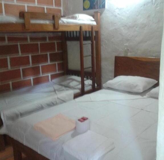חדר סטנדרט לארבעה, Selvablanca Hostel