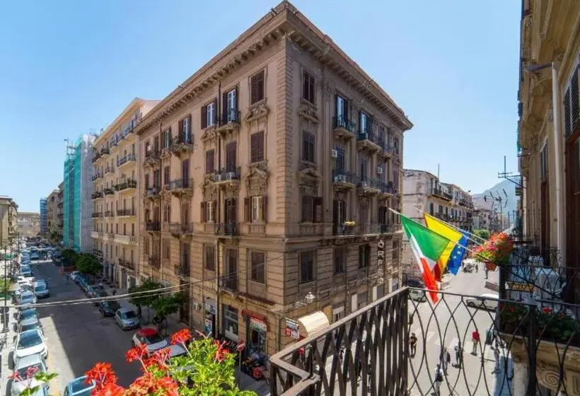 اتاق لوکس با تخت بزرگ, Ballarò