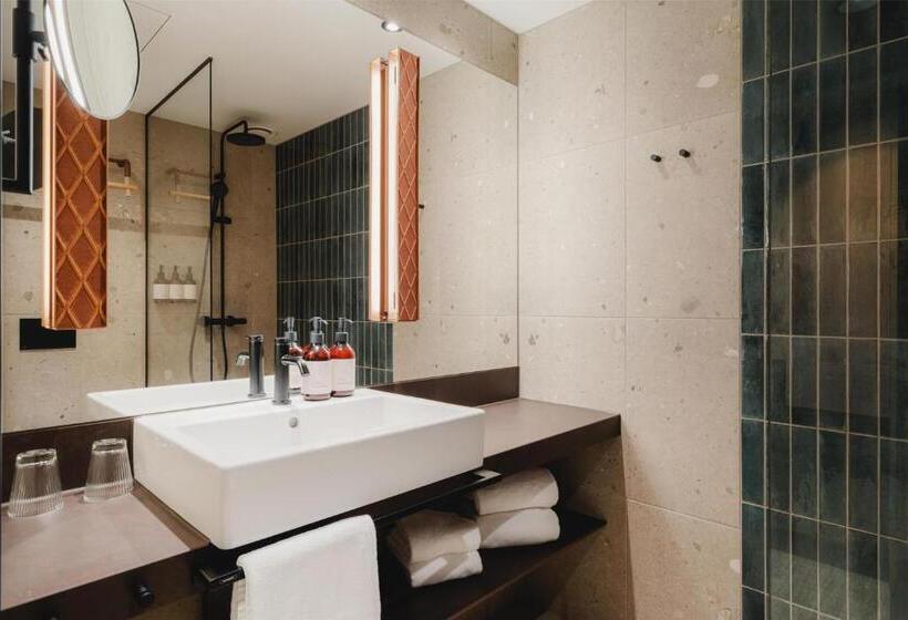 스탠다드 룸 킹사이즈 침대, The Dock 69 39 By Scandic