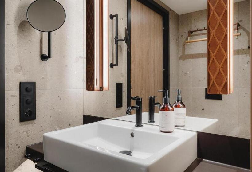 디럭스 룸 킹사이즈 침대, The Dock 69 39 By Scandic