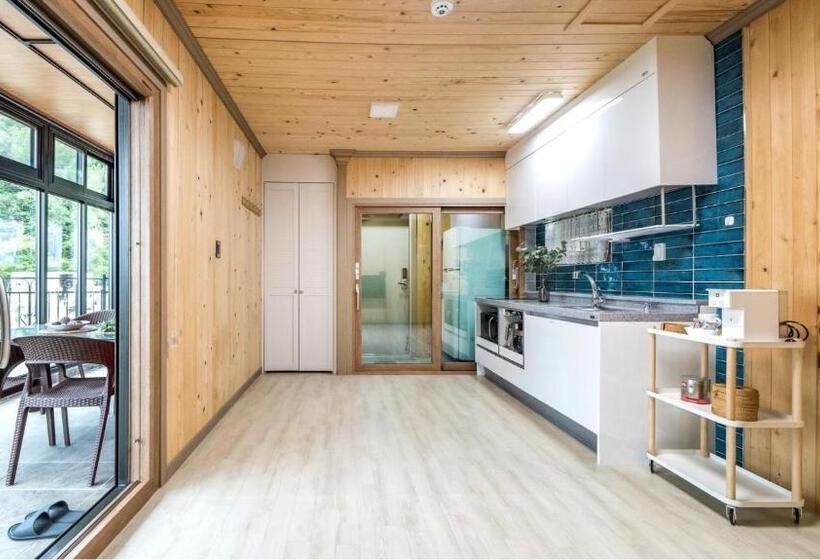 スタンダードスタジオ, Namhae Yanghwa Seaside Pension