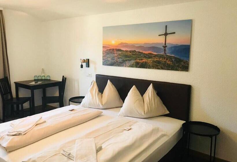 חדר משפחתי, Stadlhof