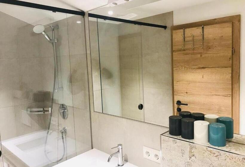 חדר משפחתי, Stadlhof