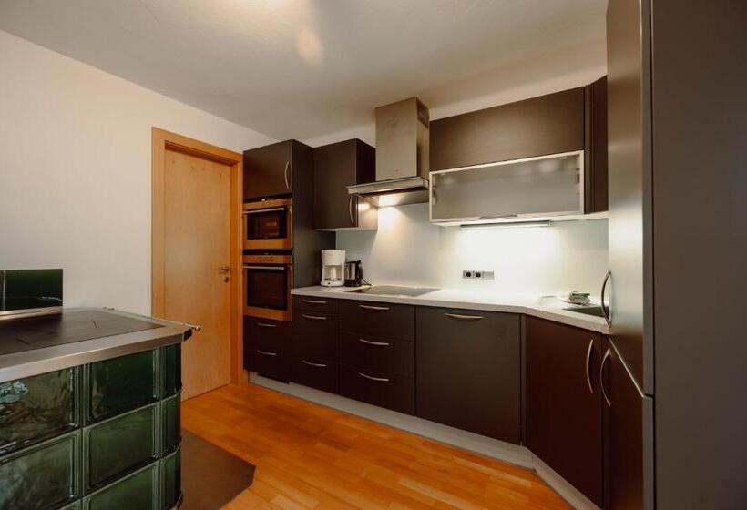 דירת שני חדרים, Stadlhof