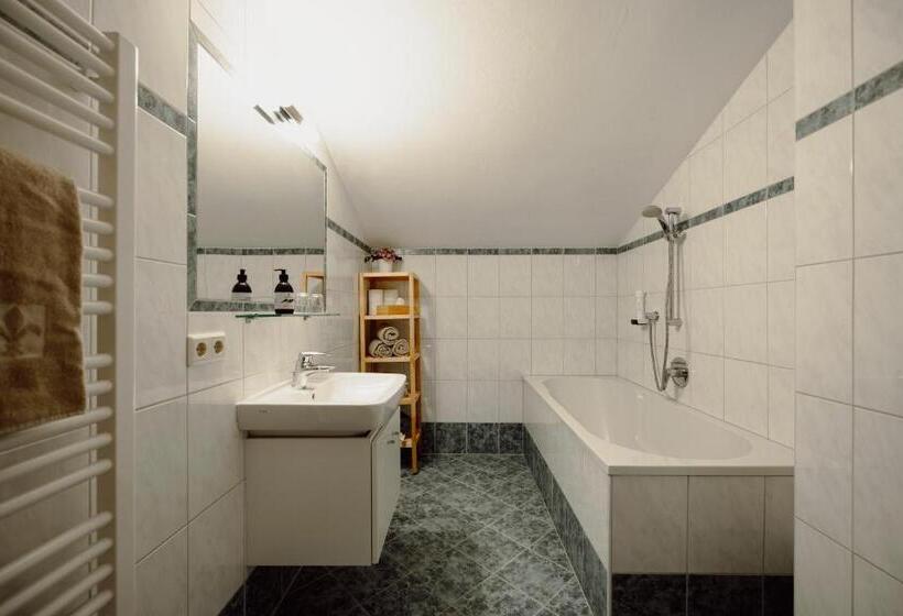 דירת חדר, Stadlhof