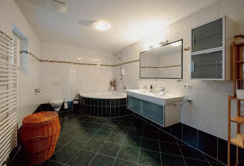 דירת שני חדרים, Stadlhof