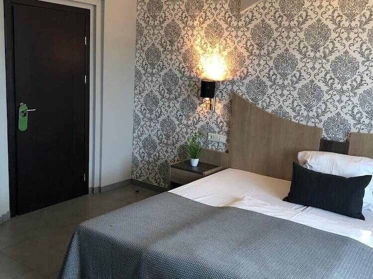 اتاق لوکس, Athen Kelsterbach Frankfurt Airport