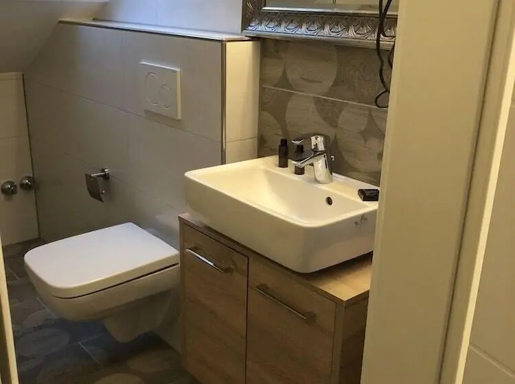 اتاق لوکس یک تخته, Athen Kelsterbach Frankfurt Airport