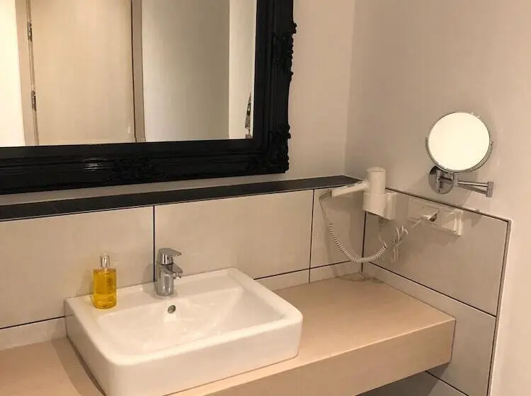 اتاق لوکس یک تخته, Athen Kelsterbach Frankfurt Airport