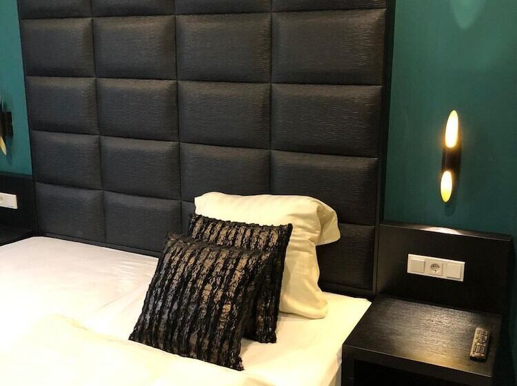 اتاق لوکس با بالکن, Athen Kelsterbach Frankfurt Airport