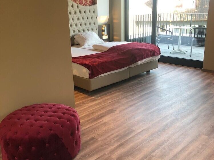 חדר דלוקס עם מרפסת, Athen Kelsterbach Frankfurt Airport