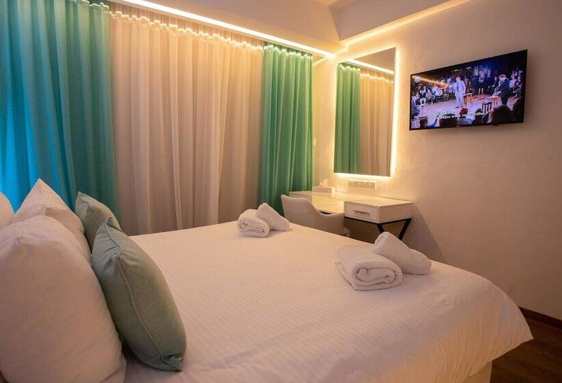 Номер Deluxe Вид на Море Боковой, Napa Suites