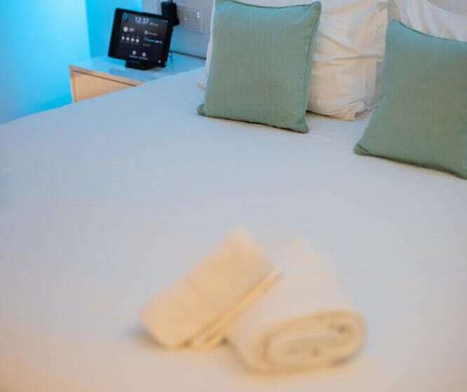 Номер Deluxe Вид на Море Боковой, Napa Suites