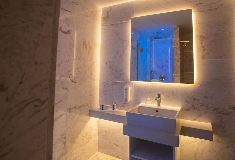 Люкс с Бассейном, Napa Suites