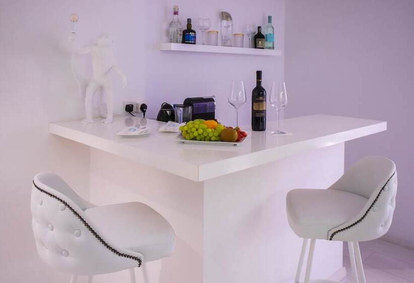 Люкс с Бассейном, Napa Suites