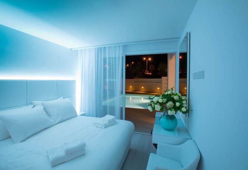 Люкс с Бассейном, Napa Suites